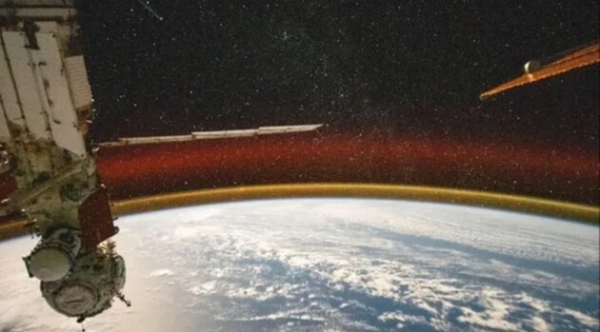 NASA опублікувало фото Землі із золотистим сяйвом атмосфери