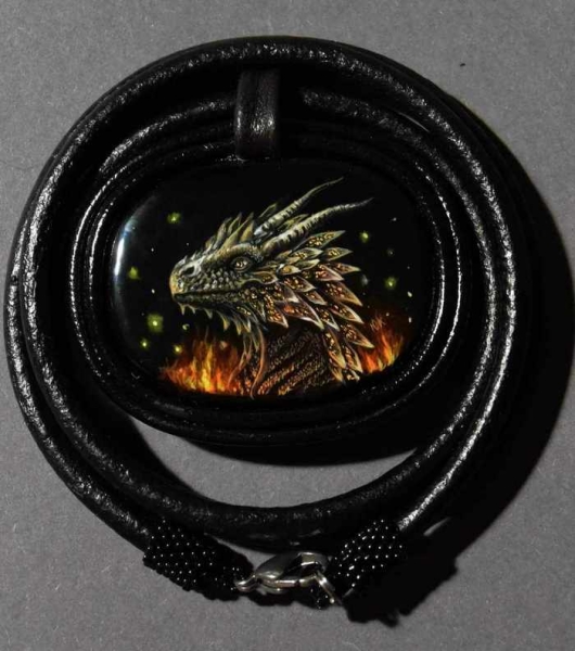 Дракотик на обсидіані, за словами майстрині, має характер бешкетника 1