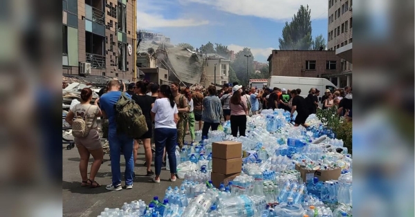 «Отруйна вода для рятівників Охматдиту»: в поліції Києва відреагували