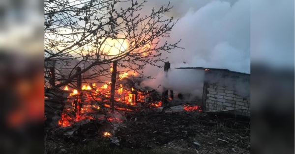 Трагедія на Хмельниччині: під час пожежі у власному будинку загинули чоловік та жінка