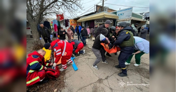 Армія рф посеред дня обстріляла центральний ринок Нікополя: є важкопоранені