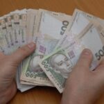 Допомога у 6500 гривень: скільки сімей в Україні можуть її отримати та що для цього потрібно