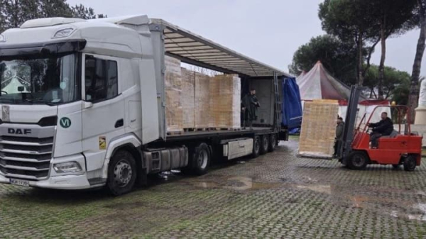 Папа Римський Лев XIV відправив три вантажівки із супами швидкого приготування в Україну