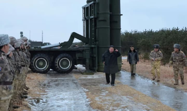 Кім Чен Ин керував випробуванням далекобійної ракети та відвідав будівництво атомного підводного човна