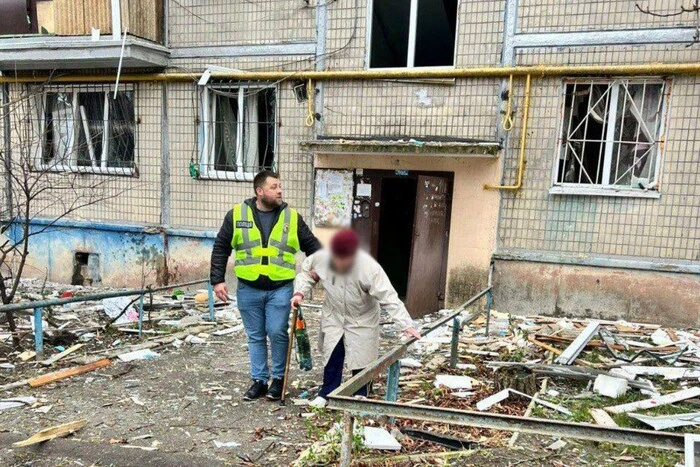 У Києві четверо постраждалих через атаку дрона: одна жінка у тяжкому стані (фото)