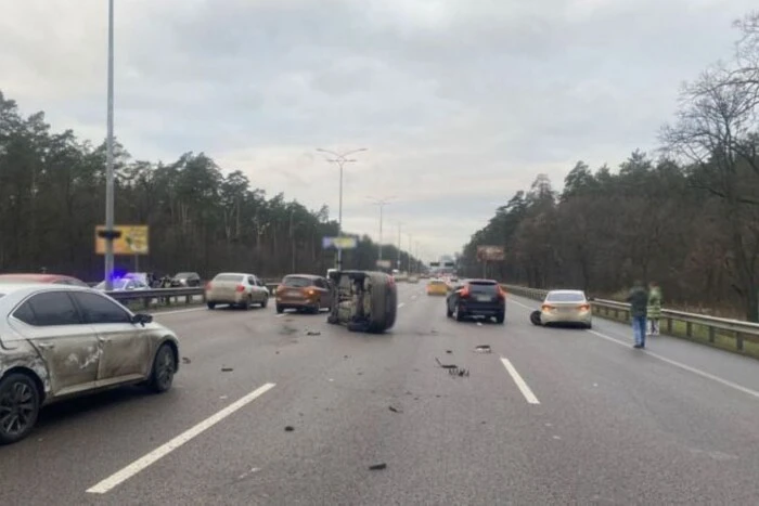 В'їзд до Києва ускладнено через масштабну аварію на Бориспільській трасі  
