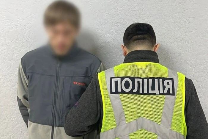 У Києві чоловік під час застілля задушив знайомого кайданками