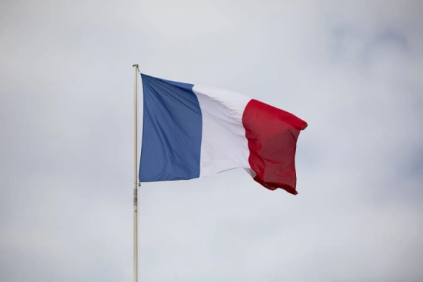 Франція забороняє "вічні хімікати" у косметиці та одязі