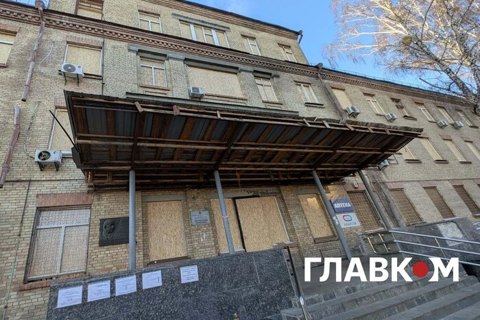 Півтора місяця після атаки: який вигляд має столичний Інститут отоларингології (фото)