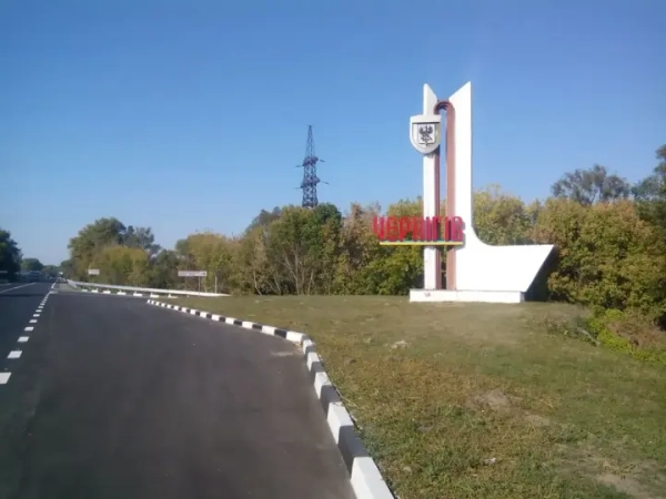 Атака рф на Чернігів: є влучання у 5-поверхівку, виникла пожежа