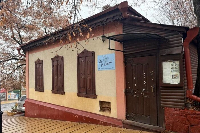 На Андріївському узвозі: зносять старовинний будинок (фото)