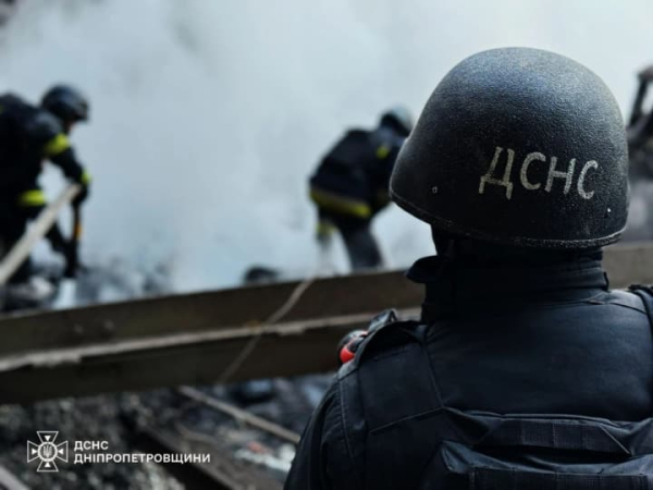 У Дніпрі через нічну атаку рф пошкоджено підприємство, є постраждалі: показали наслідки