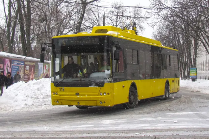 Електротранспорт на лівому березі Києва тимчасово не курсує