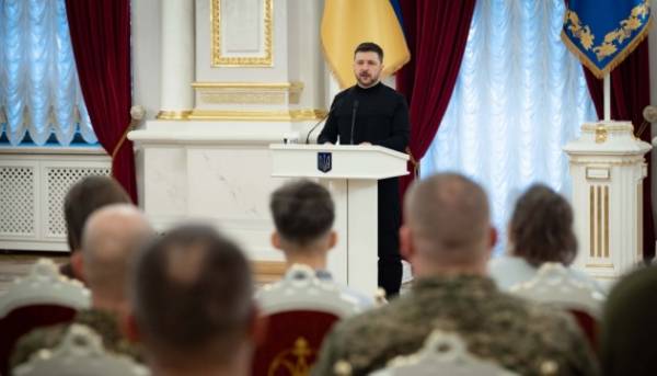 Президент нагородив українських оборонців та вручив відзнаки сім’ям полеглих воїнів.