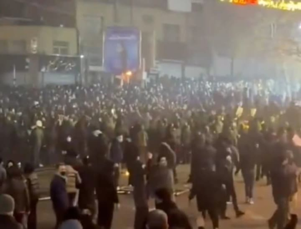 Білий дім розглядає варіанти авіаударів по Ірану у разі розстрілу протестувальників - WSJ