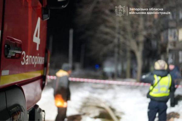 Армія рф <!--more--/>атакувала Запоріжжя: постраждала багатоповерхівка, одна людина поранена” loading=”eager” decoding=”async” fetchpriority=”high” style=”color:transparent;margin:0;display:block;width:100%;height:auto” class=”block w-full h-auto max-w-full” width=”1500″ height=”1001″ width=”1500″ height=”1001″ /></p>
<p></span></p>
<p>Армія рф здійснила атаку на Запоріжжя. Є влучання в багатоповерхівку, одна особа отримала травми. Про це поінформував голова Запорізької ОВА Іван Федоров, повідомляє <b>УНН</b>.</p>
<blockquote>
<p class=