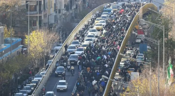 Протести в Ірані: мітингарі спробували захопити будівлю влади, є поранені правоохоронці