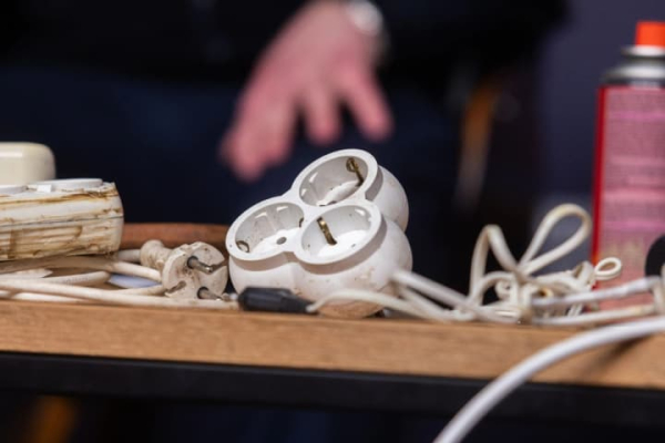 Трійники, павербанки, газові балони: ДСНС попередила про найнебезпечніші прилади під час блекаутів