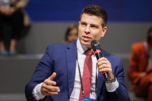 Ігнорування нацбезпеки: чому профільний заступник міністра Деркач "закриває очі" на спроби призначити Зелінського головою Державіаслужби 