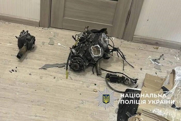 Квадрокоптер влетів у квартиру в Києві, пробивши стіну…