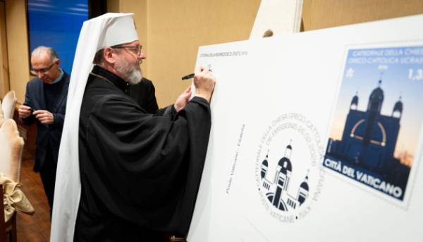 Ватикан випустив в обіг марку на честь трьох визначних дат…