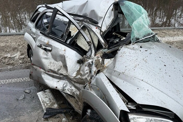 Автотроща на трасі Київ–Харків: легковий автомобіль зіткнувся з…