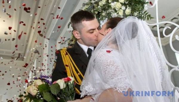 Одружень в Україні побільшало на десяту частину за рік.