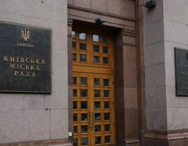 Транспортний параліч у Києві. В міському управлінні транспорту – слідчі дії.