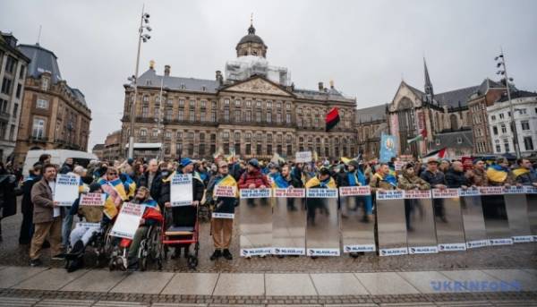 Українські воїни приєдналися до маршу в Амстердамі, щоб передати сигнал Європі.