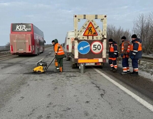 Уряд назвав терміни початку відновлення важливих доріг