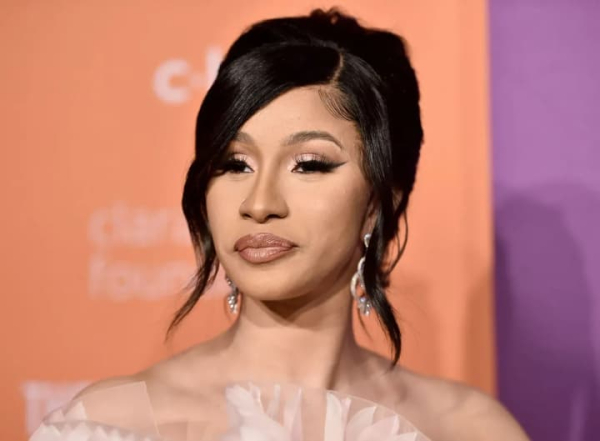 Cardi B сповістила про розрив з батьком дитини…