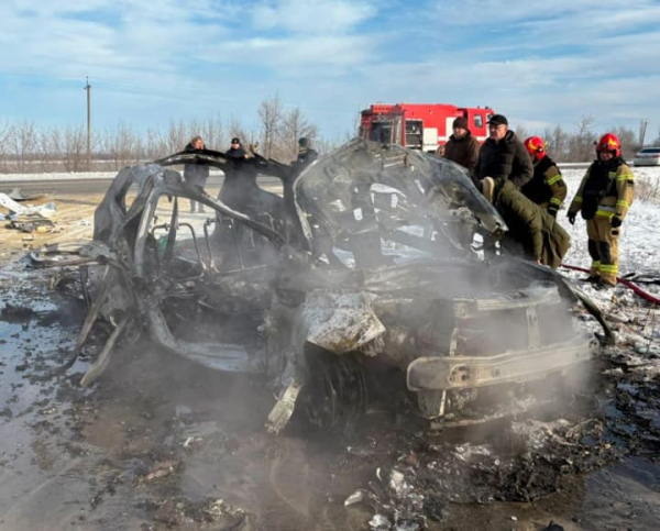 російський дрон вдарив по кареті швидкої в Харківській області, є жертва