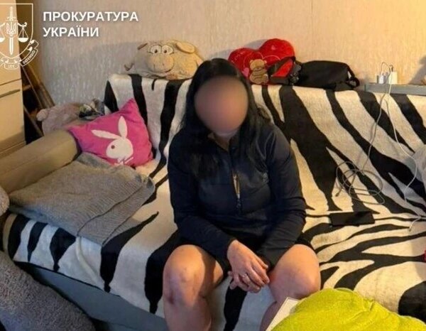 Бруд і голод: матері з Києва повідомлено про підозру через зневагу до дитини.
