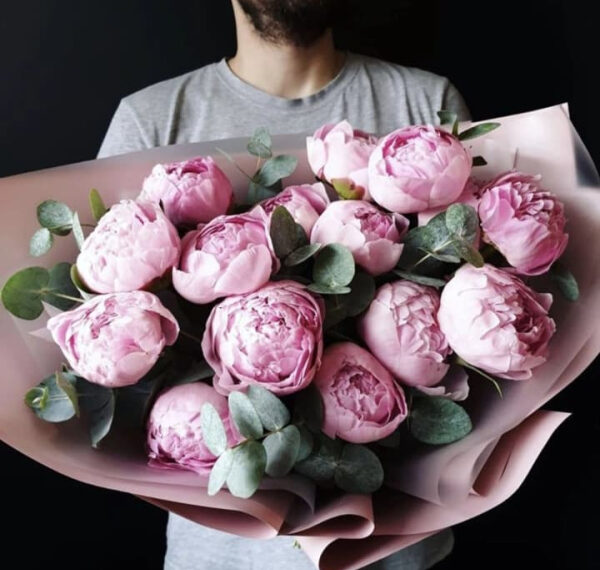 Мова квітів: обираємо значущий букет до Дня Святого&hellip;