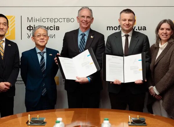 Японія надала Україні перший платіж за програмою G7, Канада завершила внески.