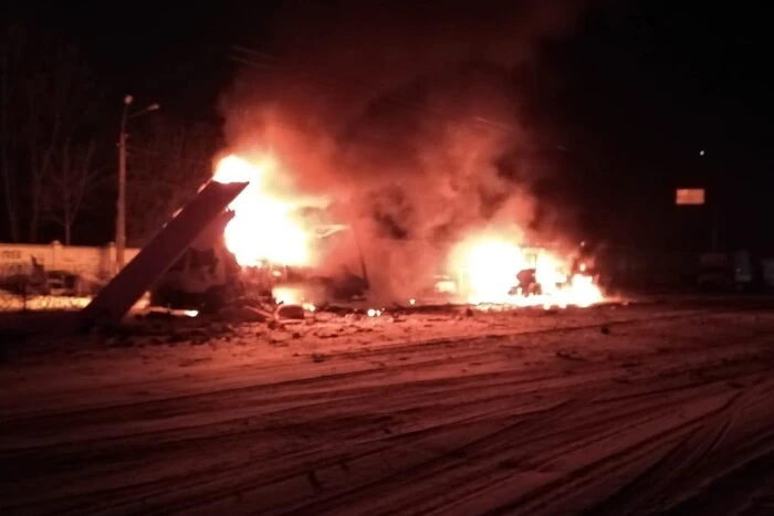 Оболонь: уламки БПЛА поблизу паркінгу, пошкодження машин і&hellip;