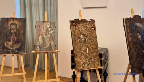 Чеський Сенат приймав виставку ікон, написаних на ящиках з-під патронів.