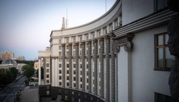 Кабмін визначив період заміни дозволів на тимчасове перебування іноземців в Україні.