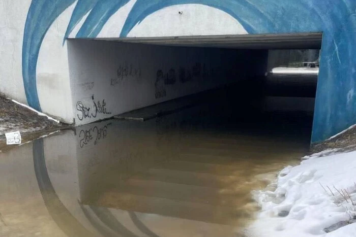 “Підземка” біля “Харківської” затоплена.