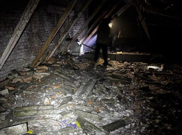 Російський безпілотник зруйнував будівлю райдержадміністрації в Чернігівській області.