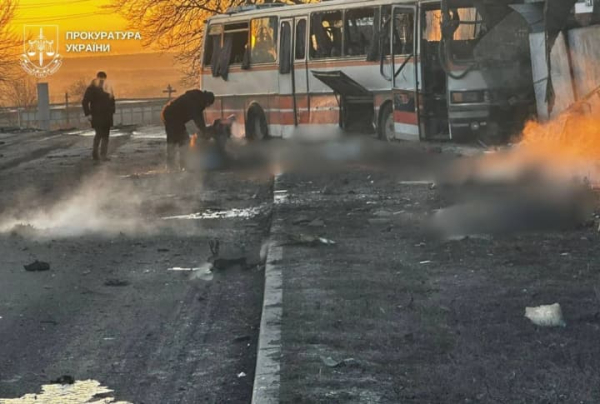 Зеленський назвав російський удар по автобусу із шахтарями злочином