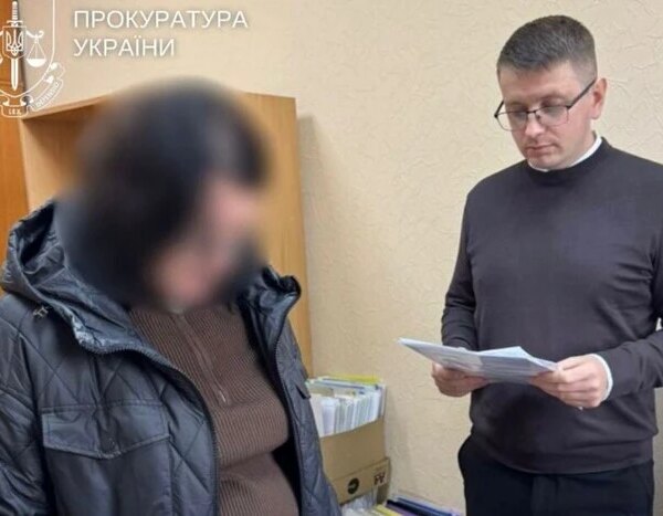 Привласнювала заохочення та “відпускні по хворобі”: що загрожує колишній бухгалтерці Дарницької РДА