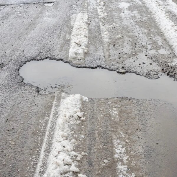 Ключова автодорога держави в жахливому стані: вантажівки гублять шини, шофери нарікають на&hellip;