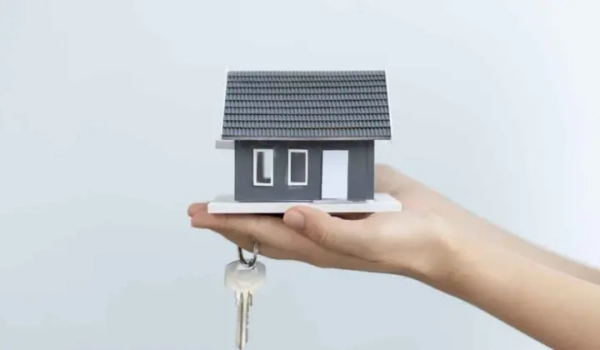 Кулеба пояснив, які споруди підуть під помешкання для переселенців.