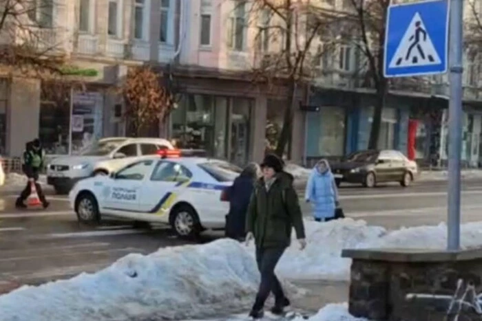 Київ: рух у центрі зупинено, зміни у роботі…