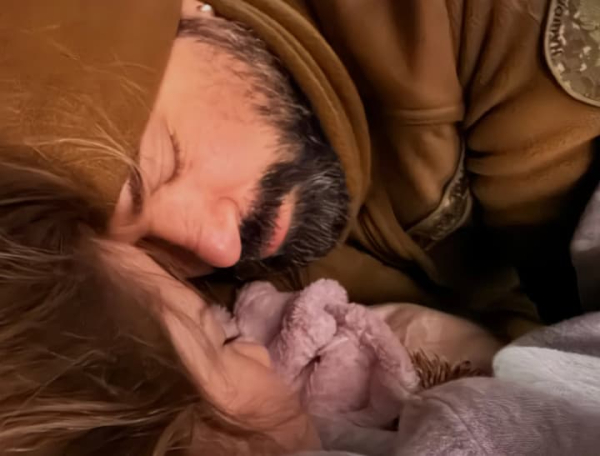 "Коли слова зайві": Олена Мозгова показала чоловіка-військового та ніжний момент із донькою