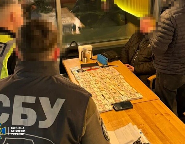 Чиновник КМДА спійманий на хабарі у мільйон за допуск до тендеру.