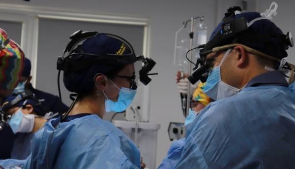 Американські хірурги безоплатно оперуватимуть: в Україні відкрито реєстрацію на програму Face to Face 2026