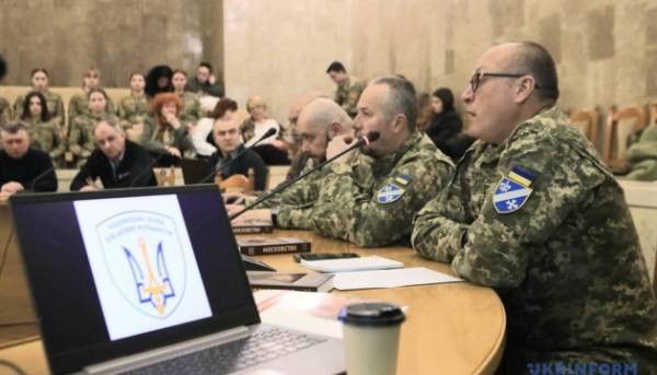 Київ: Засновано Об’єднання воєнних репортерів України.