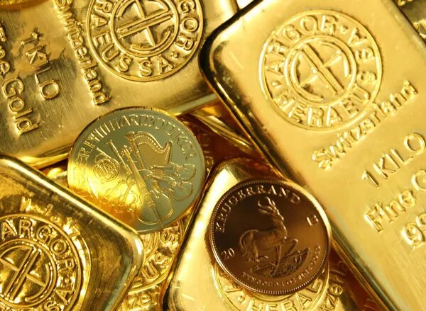 Золото злетіло вище $5000 після безпрецедентного падіння. Срібло також зросло в ціні.